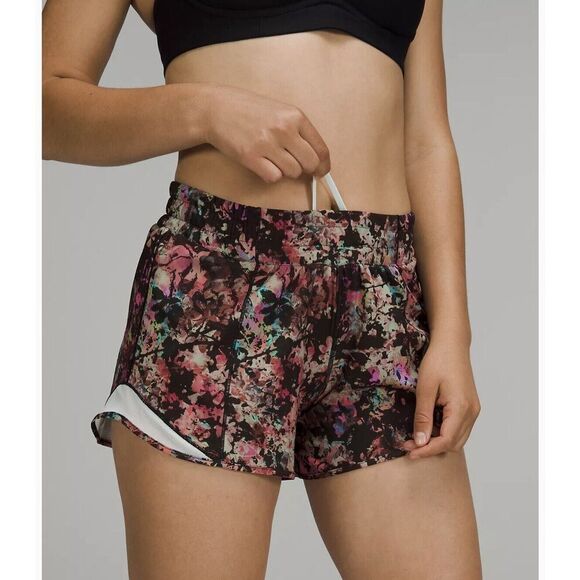 Lululemon Hotty Hot Low-Rise Lined Womens Short 4" size 4 - Picture 3 of 8